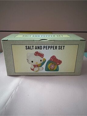 Hello Kitty Pink White and Teal Salt & Pepper Toy Set